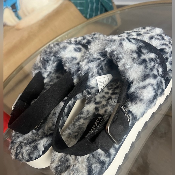 Koolaburra UGG Sandals Womens 6
Fuzz'd Out Cheetah Print Faux Fur
Slingbacks - Picture 3 of 4